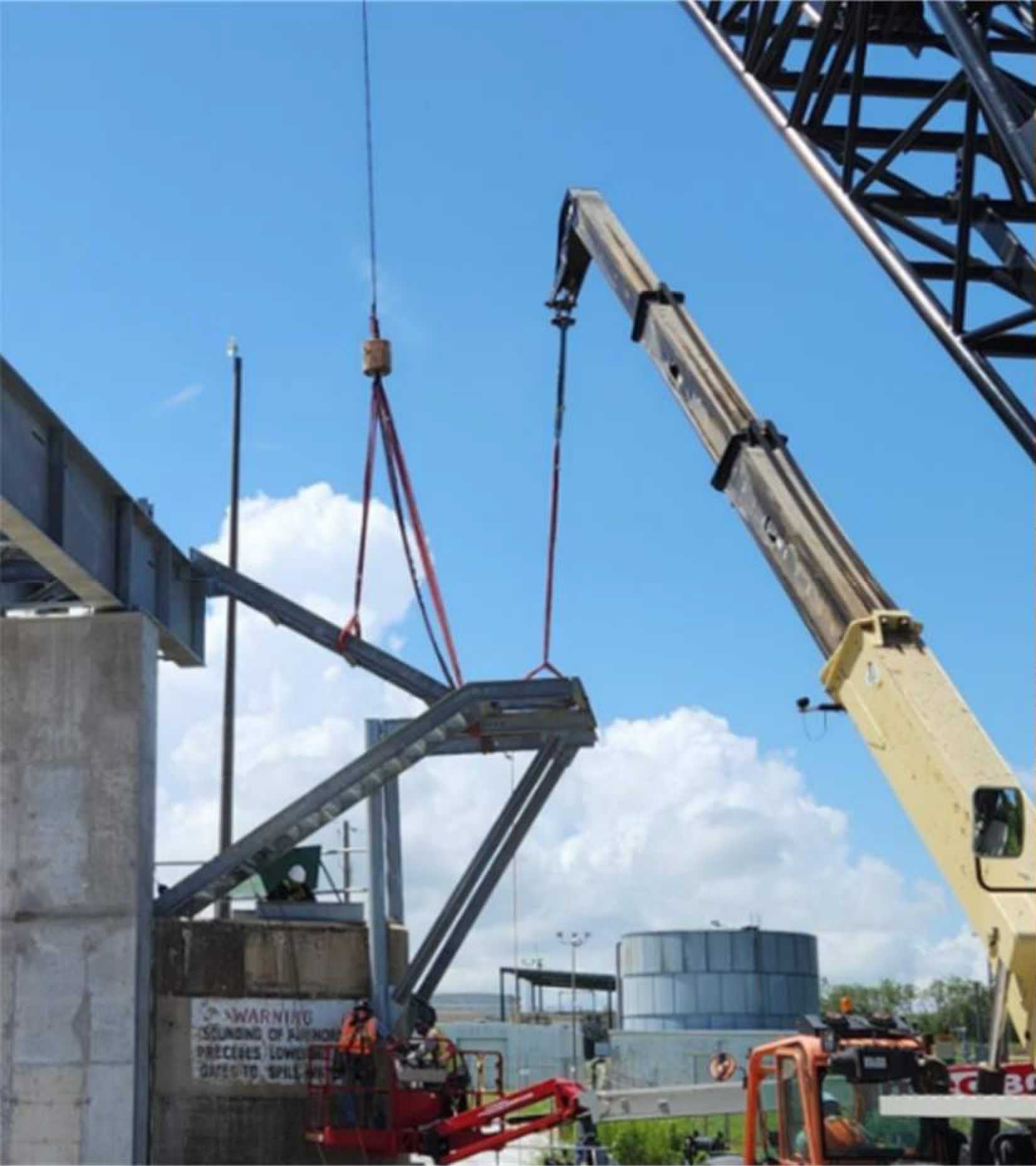 Installation of the Staircase from the Maintenance Bridge to the Powerhouse